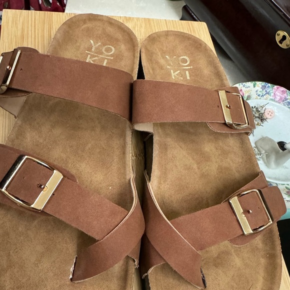 New Yoki Sandals Sz 7.5 - Picture 2 of 4